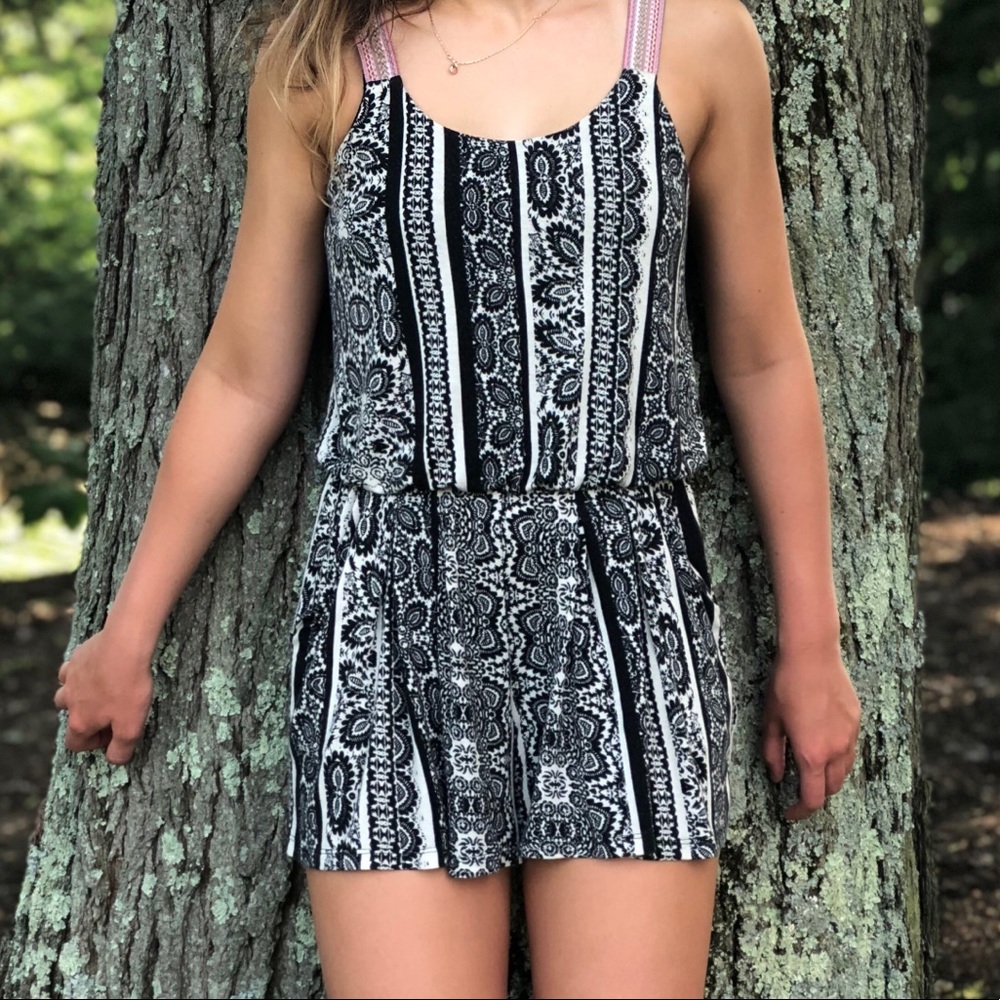 Boho Romper 🖤 - Picture 2 of 5